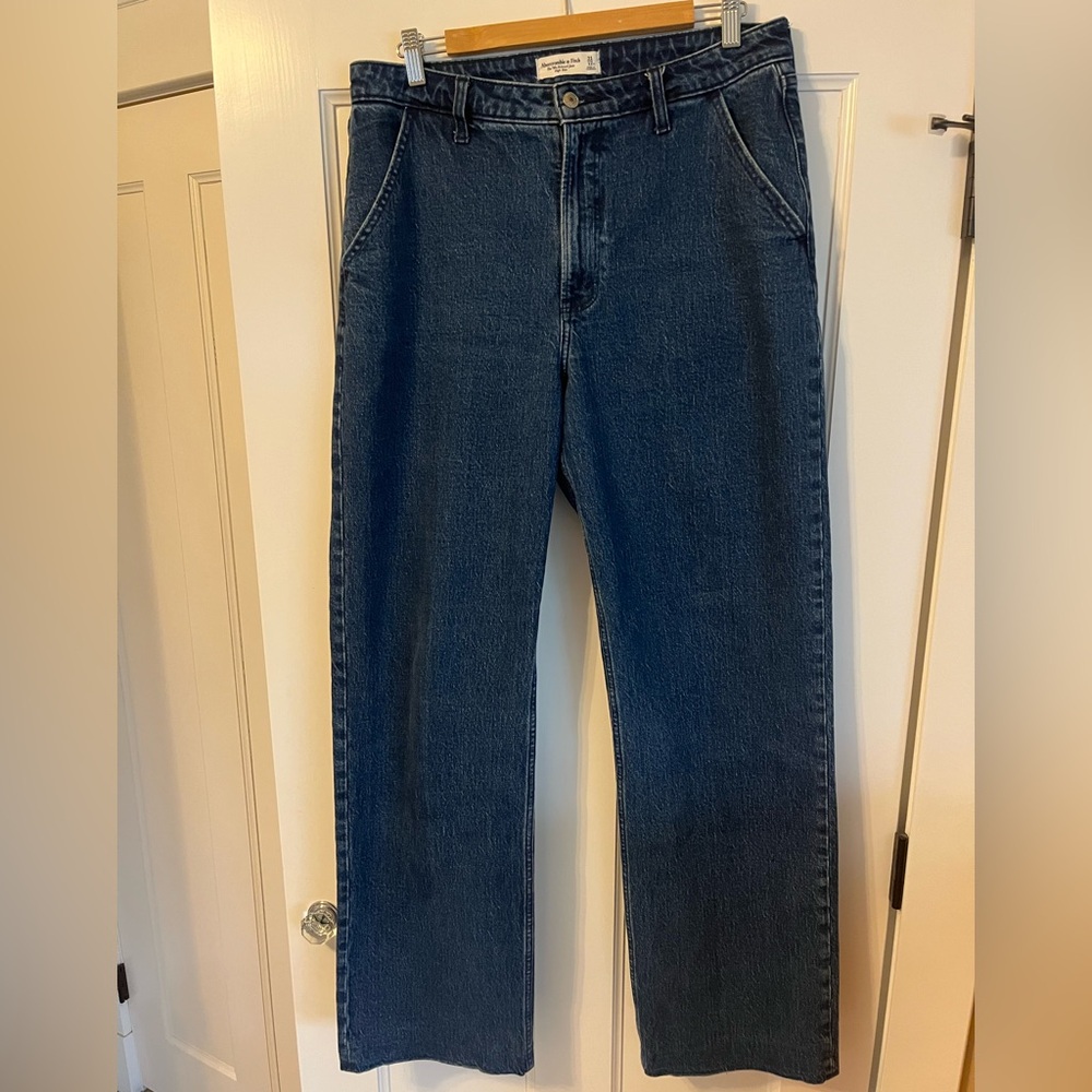 Abercrombie 90s Relaxed Jean, high rise, curve love, size 12 long, dark wash